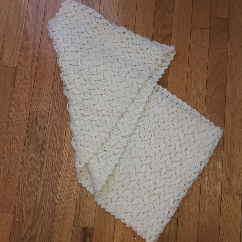 American Eagle Outfitters Cream Scarf